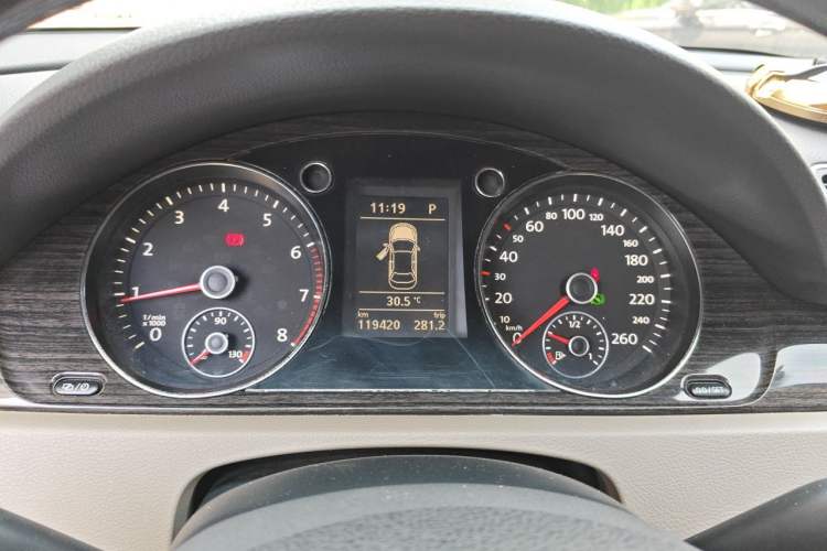 Used Volkswagen Magotan 2013 2.0 TSI Prestige Model Instrument Cluster