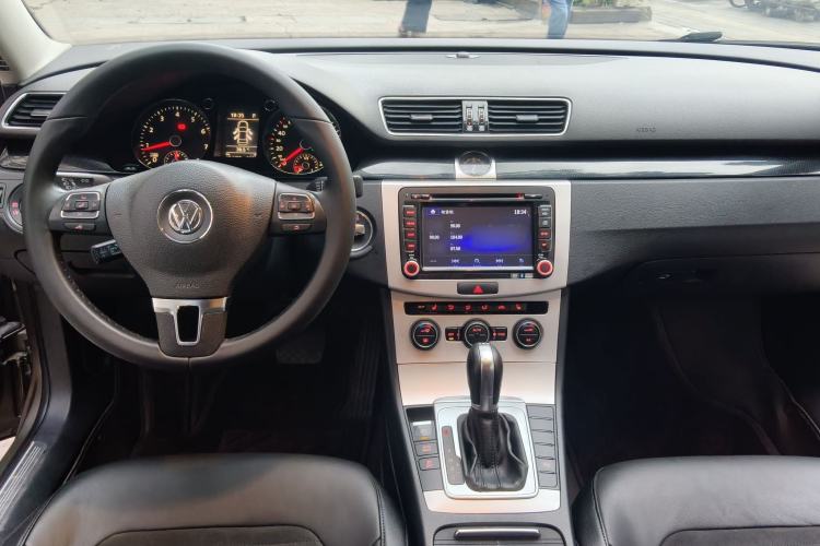 Used Volkswagen Magotan 2013 1.8TSI Luxury Model Interior 2