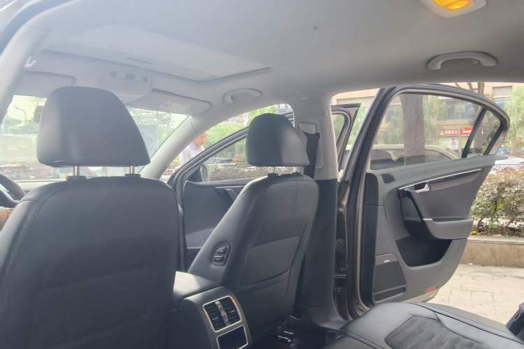 Used Volkswagen Magotan 2013 1.8TSI Luxury Model Interior 3