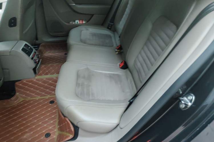 Used Volkswagen Magotan 2013 1.8TSI Prestige Model Left Rear Seat