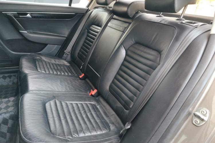 Used Volkswagen Magotan 2013 1.8TSI Luxury Model Left Rear Seat