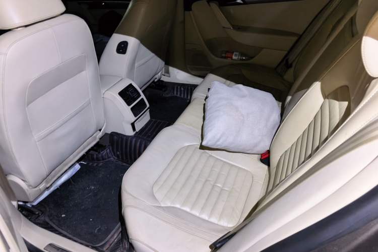 Used Volkswagen Magotan 2013 1.8TSI Luxury Model Left Rear Seat