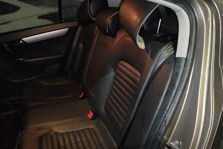 Used Volkswagen Magotan 2013 1.8TSI Premier Model Left Rear Seat