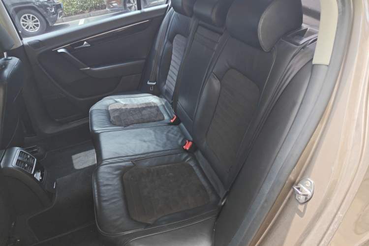 Used Volkswagen Magotan 2013 1.8TSI Prestige Model Left Rear Seat