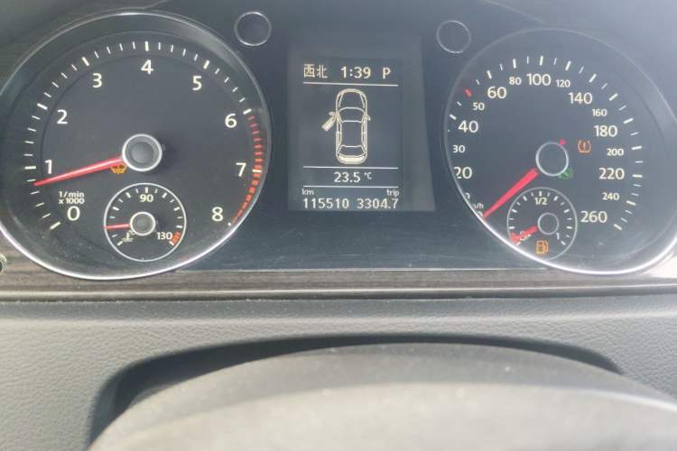 Used Volkswagen Magotan 2013 2.0 TSI Prestige Model Odometer Close Up
