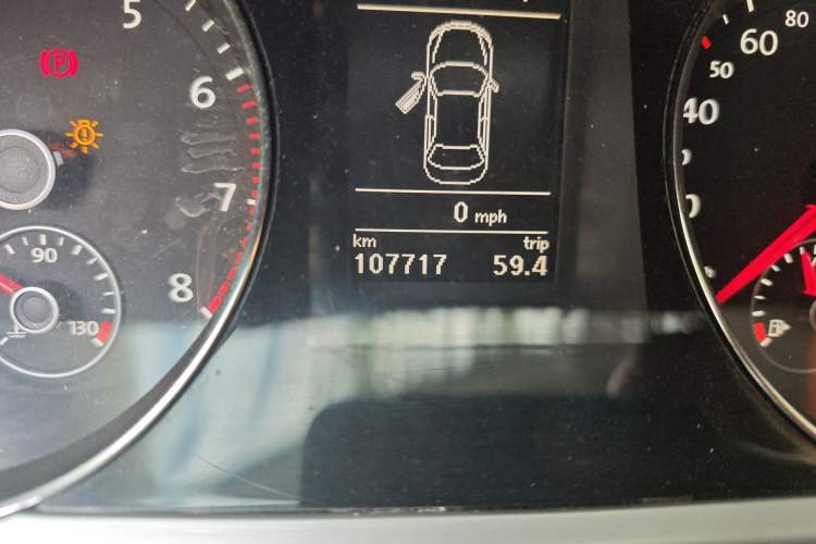 Used Volkswagen Magotan 2013 1.8TSI Premier Model Odometer Close Up