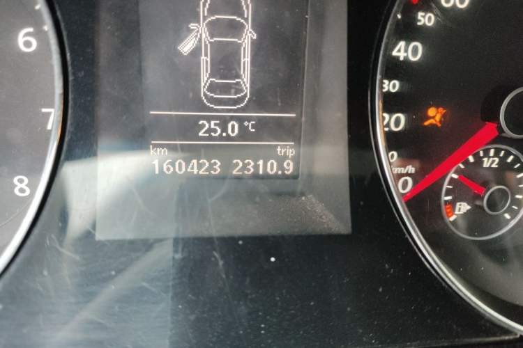 Used Volkswagen Magotan 2013 1.8TSI Premier Model Odometer Close Up