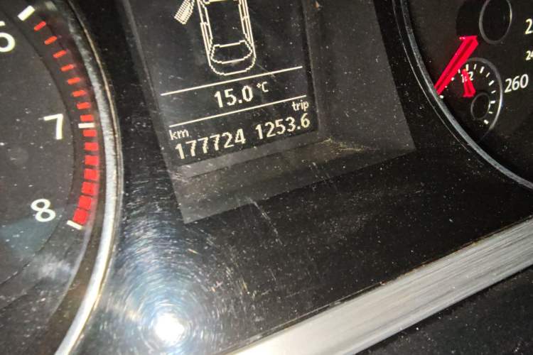 Used Volkswagen Magotan 2013 1.8TSI Premier Model Odometer Close Up