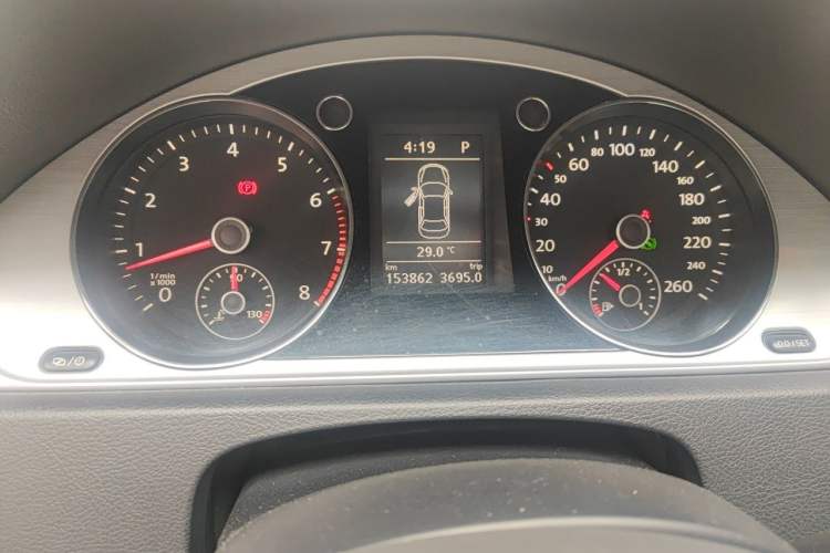 Used Volkswagen Magotan 2013 1.8TSI Premier Model Odometer Close Up