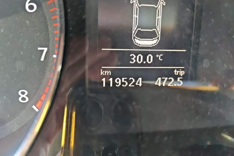 Used Volkswagen Magotan 2013 2.0 TSI Prestige Model Odometer Close Up