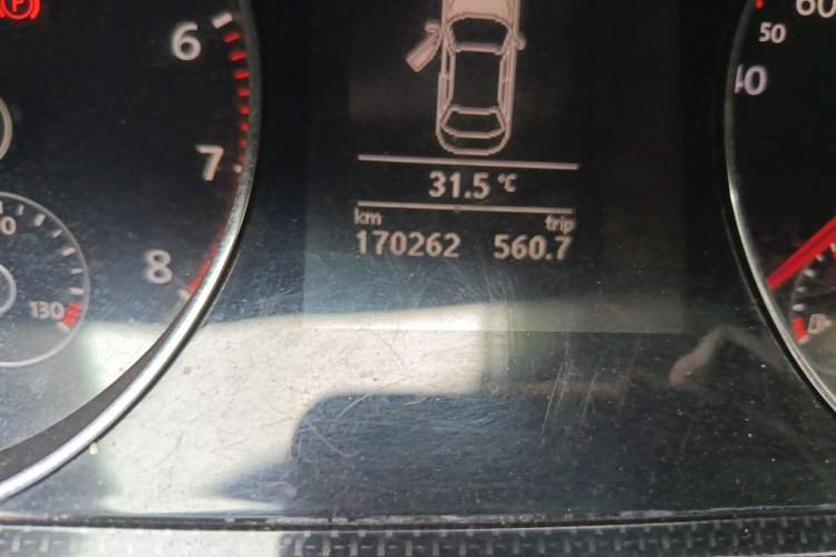 Used Volkswagen Magotan 2013 1.8TSI Luxury Model Odometer Close Up