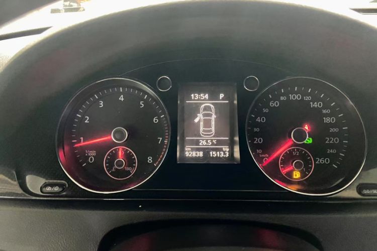 Used Volkswagen Magotan 2013 1.8TSI Luxury Model Odometer Close Up