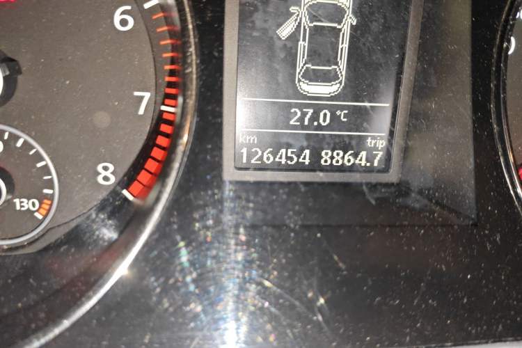 Used Volkswagen Magotan 2013 1.8TSI Premier Model Odometer Close Up