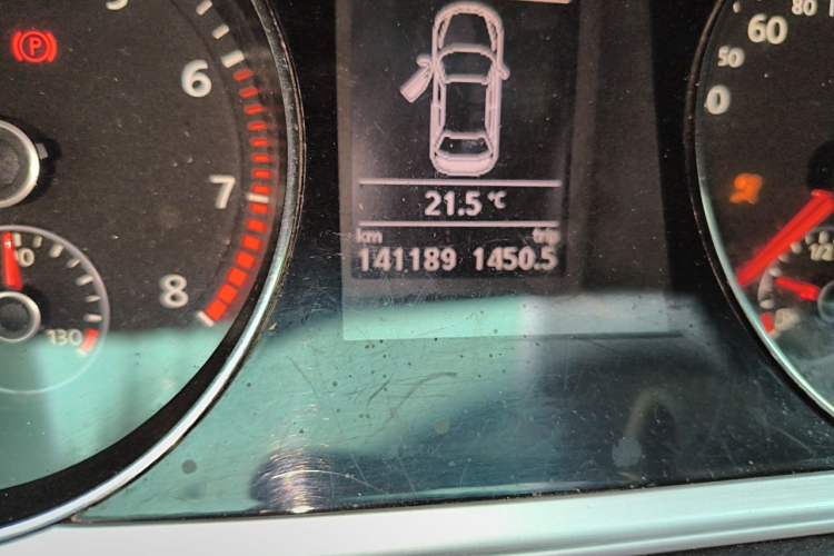 Used Volkswagen Magotan 2013 1.8TSI Premier Model Odometer Close Up