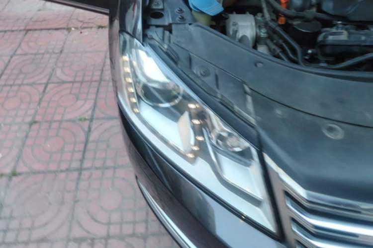 Used Volkswagen Magotan 2013 1.8TSI Prestige Model Right Front Headlight