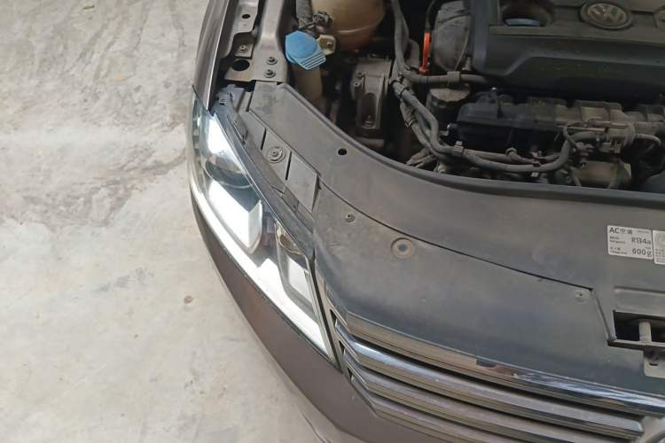 Used Volkswagen Magotan 2013 1.8TSI Luxury Model Right Front Headlight