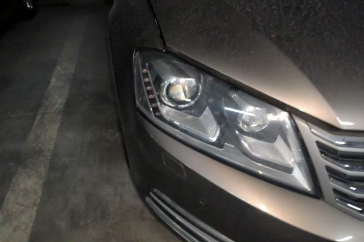 Used Volkswagen Magotan 2013 1.8TSI Luxury Model Right Front Headlight