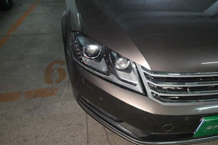 Used Volkswagen Magotan 2013 1.8TSI Comfort Model Right Front Headlight