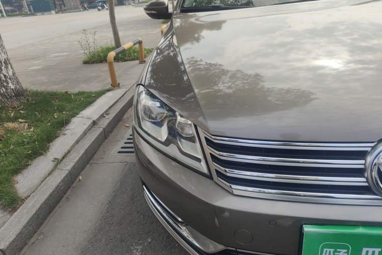 Used Volkswagen Magotan 2013 2.0 TSI Prestige Model Right Front Headlight