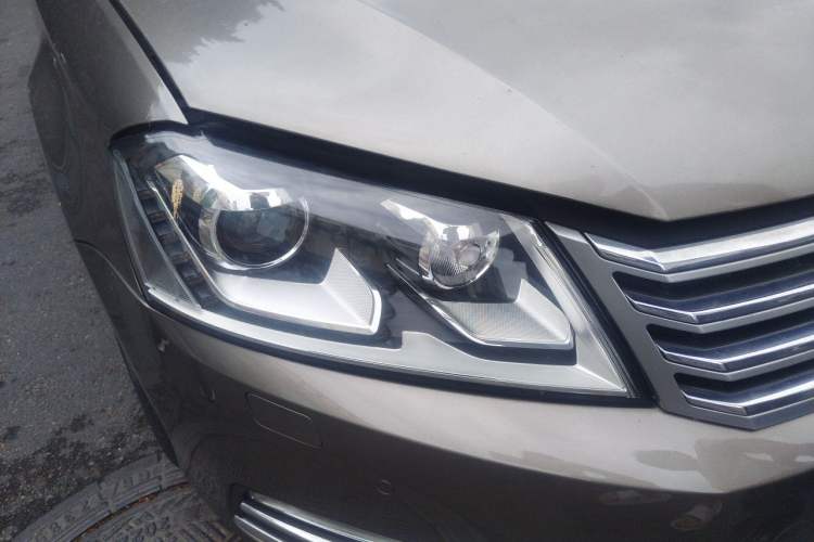 Used Volkswagen Magotan 2013 1.8TSI Luxury Model Right Front Headlight