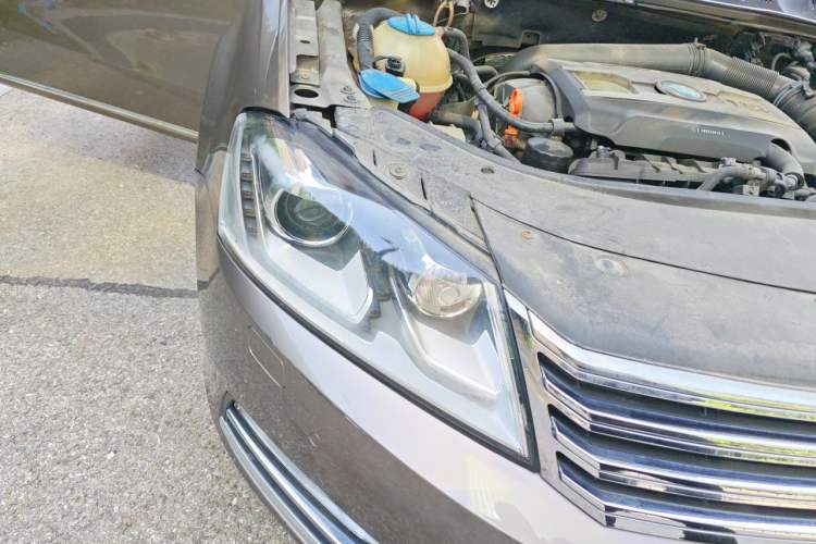 Used Volkswagen Magotan 2013 2.0 TSI Luxury Model Right Front Headlight