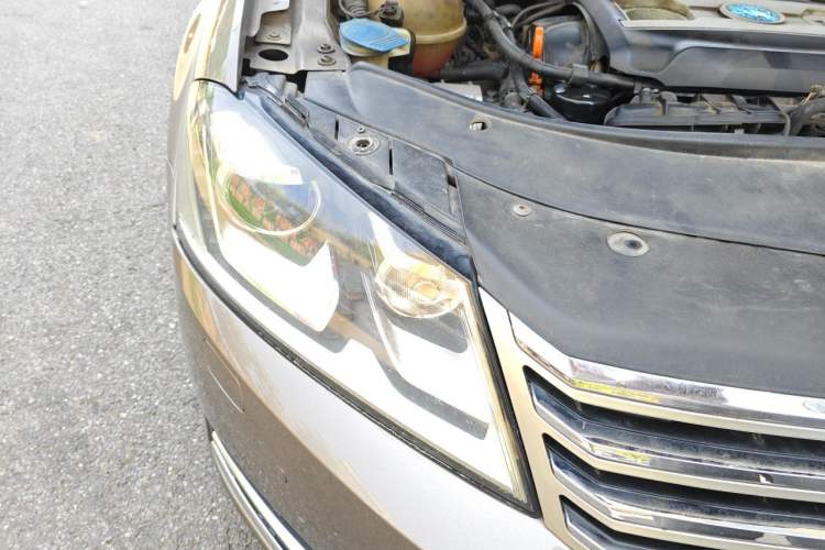 Used Volkswagen Magotan 2013 2.0 TSI Prestige Model Right Front Headlight