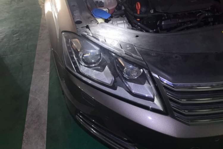 Used Volkswagen Magotan 2013 2.0 TSI Prestige Model Right Front Headlight