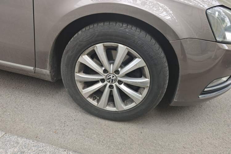 Used Volkswagen Magotan 2013 1.8TSI Premier Model Right Front Wheel Hub