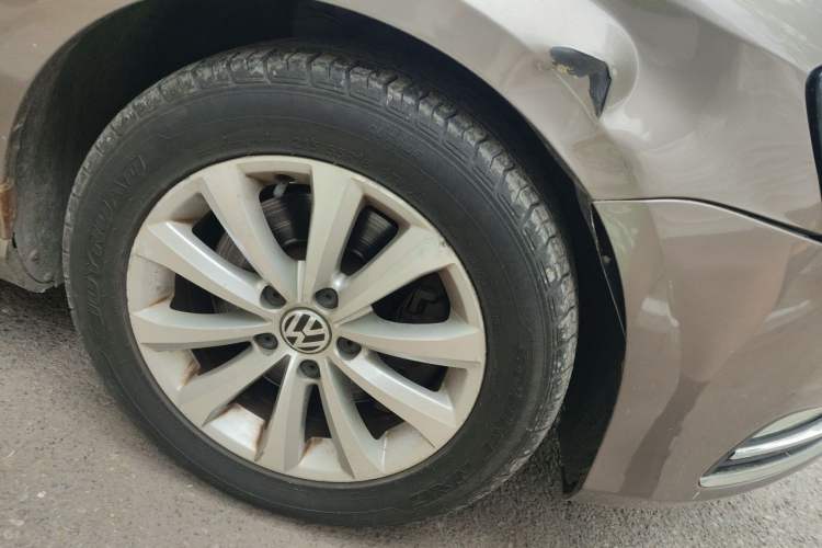 Used Volkswagen Magotan 2013 1.8TSI Premier Model Right Front Wheel Hub