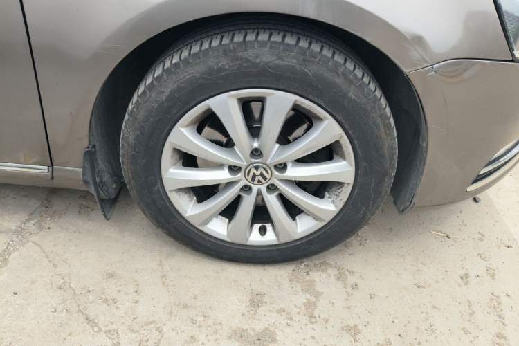 Used Volkswagen Magotan 2013 1.8TSI Premier Model Right Front Wheel Hub