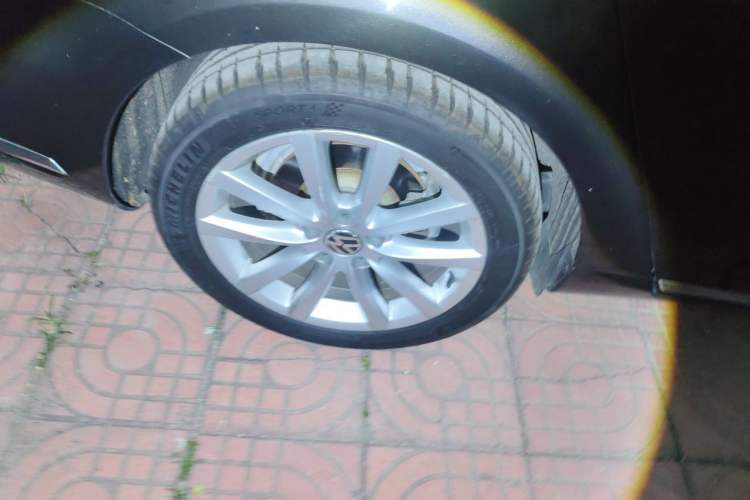 Used Volkswagen Magotan 2013 1.8TSI Prestige Model Right Front Wheel Hub