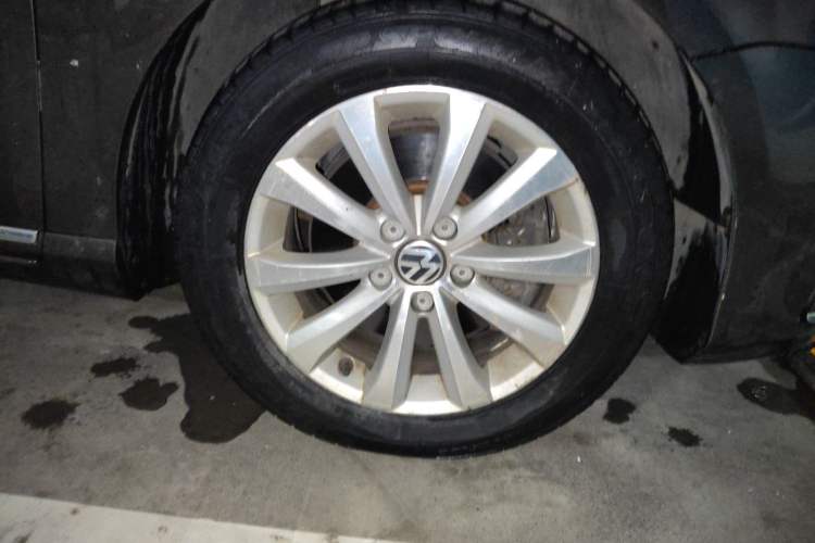 Used Volkswagen Magotan 2013 1.8TSI Luxury Model Right Front Wheel Hub