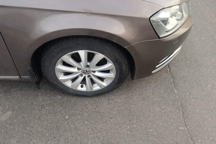 Used Volkswagen Magotan 2013 1.8TSI Luxury Model Right Front Wheel Hub
