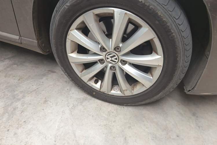 Used Volkswagen Magotan 2013 1.8TSI Luxury Model Right Front Wheel Hub