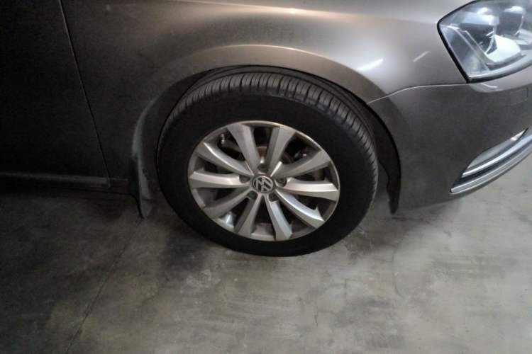 Used Volkswagen Magotan 2013 1.8TSI Luxury Model Right Front Wheel Hub