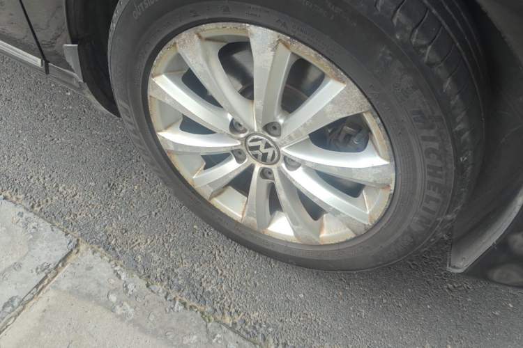 Used Volkswagen Magotan 2013 1.8TSI Premier Model Right Front Wheel Hub