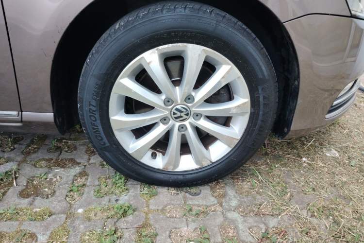 Used Volkswagen Magotan 2013 1.8TSI Luxury Model Right Front Wheel Hub