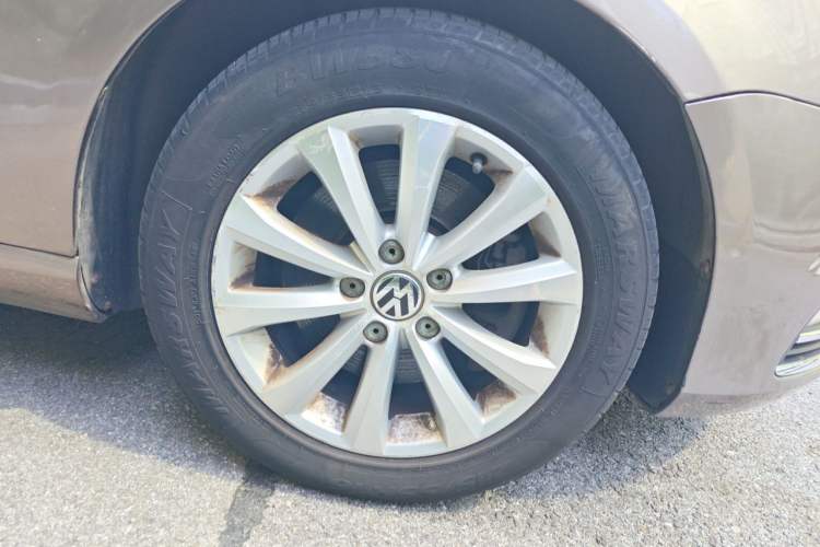 Used Volkswagen Magotan 2013 2.0 TSI Luxury Model Right Front Wheel Hub