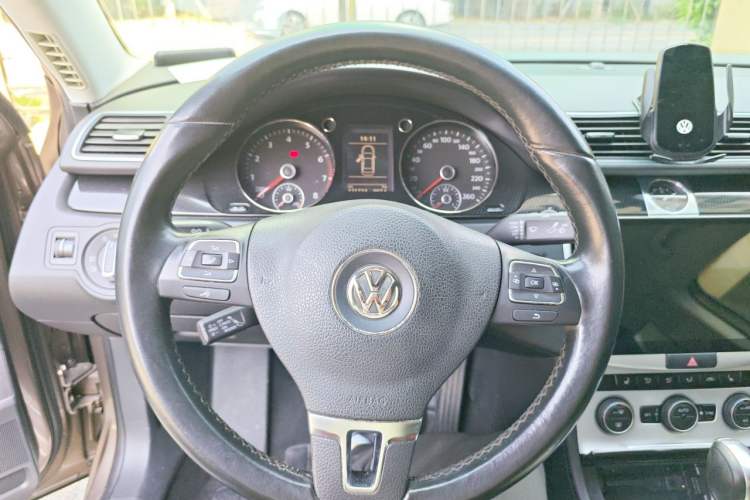 Used Volkswagen Magotan 2013 2.0 TSI Luxury Model Steering Wheel