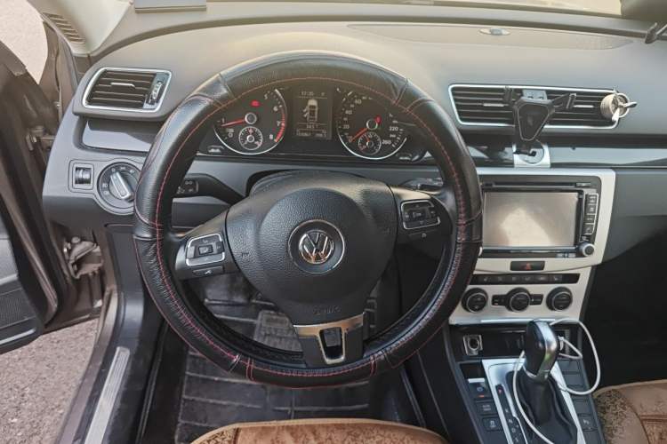 Used Volkswagen Magotan 2013 1.8TSI Luxury Model Steering Wheel