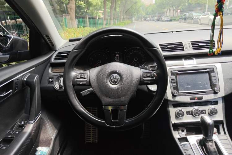 Used Volkswagen Magotan 2013 1.8TSI Prestige Model Steering Wheel
