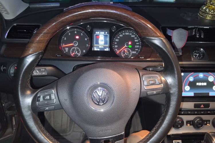 Used Volkswagen Magotan 2013 2.0 TSI Prestige Model Steering Wheel