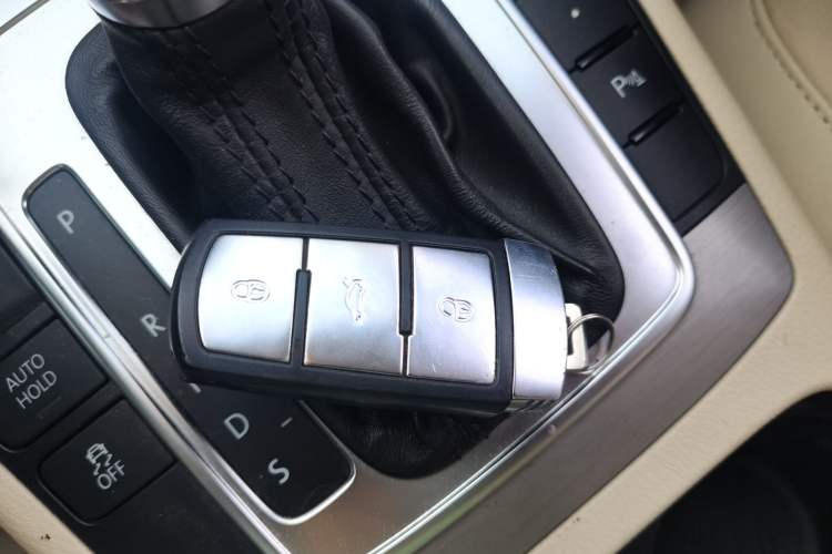 Used Volkswagen Magotan 2013 1.8TSI Luxury Model Vehicle Key