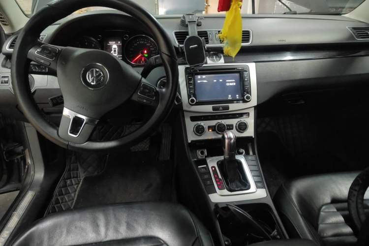 Used Volkswagen Magotan 2013 1.8TSI Luxury Model Center Console
