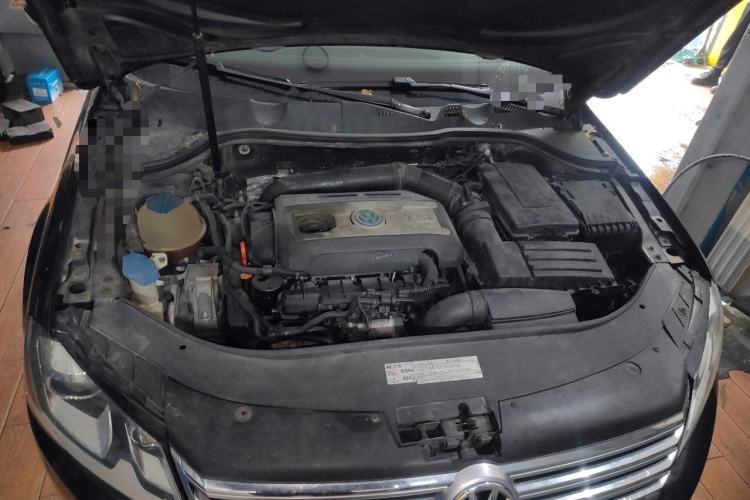 Used Volkswagen Magotan 2013 1.8TSI Luxury Model Engine Bay
