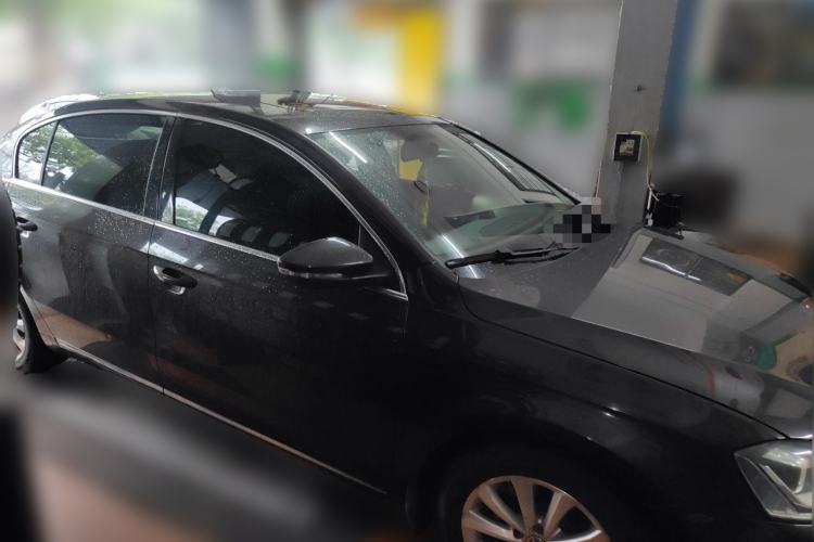 Used Volkswagen Magotan 2013 1.8TSI Luxury Model Front Right 45 Deg