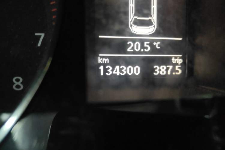 Used Volkswagen Magotan 2013 1.8TSI Luxury Model Odometer Close Up
