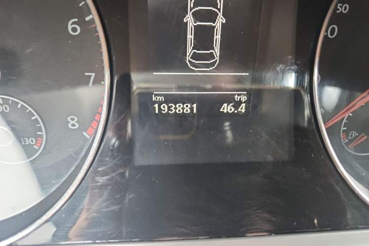 Used Volkswagen Magotan 2013 1.8TSI Comfort Model Odometer Close Up