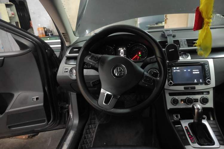Used Volkswagen Magotan 2013 1.8TSI Luxury Model Steering Wheel