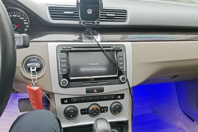Used Volkswagen Magotan 2013 2.0 TSI Ultimate Model Audio And AC Panel